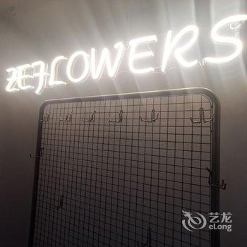 ZEFLOWERS设计师公寓(南通万达店)酒店提供图片