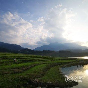 瓦屋山北纬三十度农家乐酒店提供图片