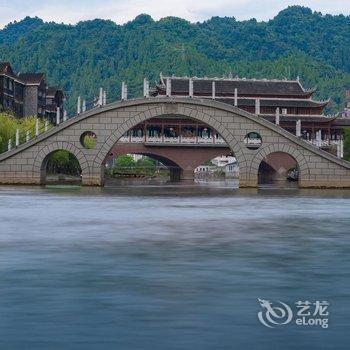 溪桥夜语江景民宿(凤凰大柳树店)酒店提供图片