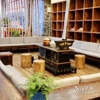 理县悦莱石木居酒店酒店提供图片