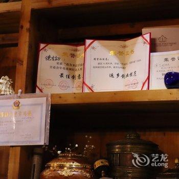 丹巴德吉康瓦民宿酒店提供图片