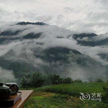 海螺沟半山云居民宿酒店提供图片