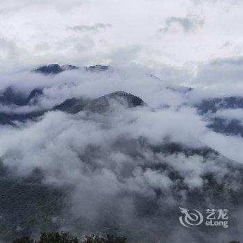 海螺沟半山云居民宿酒店提供图片