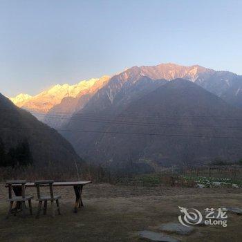 海螺沟半山云居民宿酒店提供图片