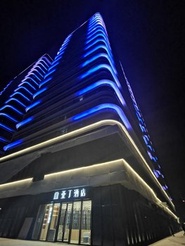 亚丁酒店(郑州中原福塔店)