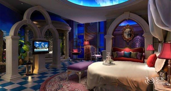 【武汉金孔雀主题酒店(武昌火车站店)】地址:武