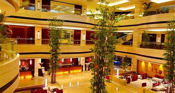 【上海外高桥皇冠假日酒店】地址:上海浦东新