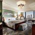 上海外滩华尔道夫酒店豪雅城景大床房照片_图片