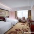 维也纳国际酒店(广州东圃客运站店)豪华双床房照片_图片