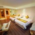 汉中艾斯国际酒店临水·豪华双床房照片_图片