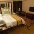 维也纳国际酒店(荣成店)高级大床房照片_图片