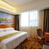 安顺维也纳酒店黄果树店标准大床房照片_图片