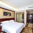 维也纳国际酒店(上海虹桥国展中心天山西路店)标准大床房照片_图片