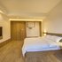 武夷山六悦山溪竹主题设计酒店翠微大床房照片_图片