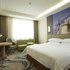 维也纳国际酒店(西安高新科技路店)高级大床房照片_图片