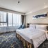 上海三甲港绿地铂派酒店铂派大床房照片_图片