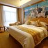 维也纳国际酒店上海宝山国际邮轮码头盘古路店豪华大床房照片_图片