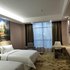 维也纳国际酒店(花垣中心店)高级双床房照片_图片