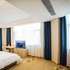 维也纳酒店(邓州广亿万商城店)景观大床房照片_图片