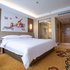 维也纳国际酒店(揭阳北站新亨店)高级大床房照片_图片