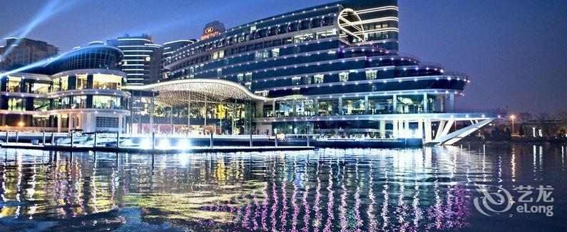 【苏州中茵皇冠假日酒店】地址:工业园区星港街168号(莅临金鸡湖上 地铁1号线东方之门站4号出口) – 艺龙旅行网