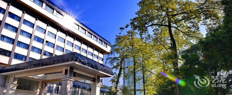 【广东迎宾馆(广州)】地址:越秀区解放北路603