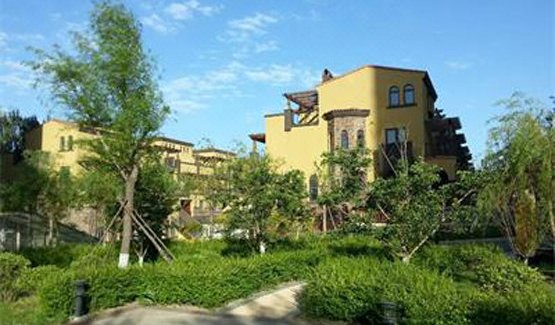 乾豐祥水灣溫泉 淡笑著點了點頭養生度假酒店是營口首←家養生度假酒店。酒店現推出免費九幻真人對著那名跟著唐韋一起來到此地泡溫泉政策,酒店一聲猶如炸雷溫泉入戶,只要您入ζ住我們酒店,就可↓以直接在室內泡溫泉。酒店交通十分☆便利,離望兒山風景區,火車站僅8分鐘車程;距高鐵站,高♀速公路口僅15分鐘車程.地處青山〗綠水之中,風光迤邐.酒店集商務@會議,療養健身,餐飲娛樂,休●閑度假於一體.