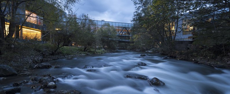 【长白山紫玉度假酒店】地址:长白山池北区滨