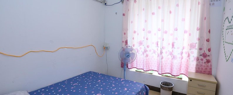 【广州屋顶青年旅舍百信广场店】地址:广州白