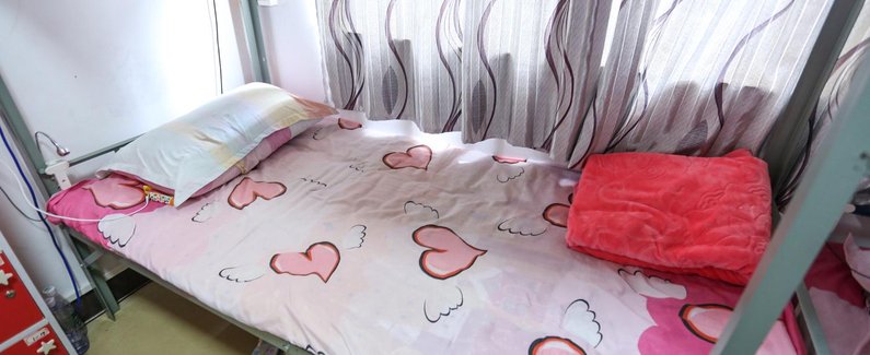 【广州屋顶青年旅舍百信广场店】地址:广州白