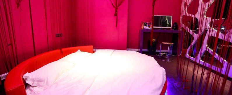 【枣阳罗曼蒂克主题酒店】地址:枣阳市万象城