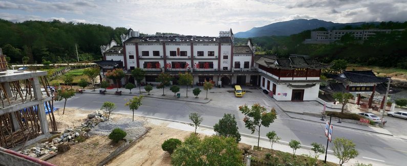 【罗田吴楚雄风大酒店】地址:九资河镇鸠鹚大