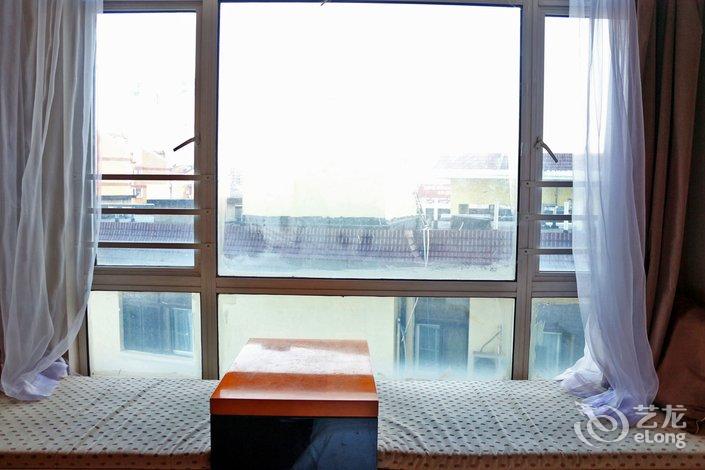 华侨大学宿舍有配套厕所和浴室么?还是公共厕