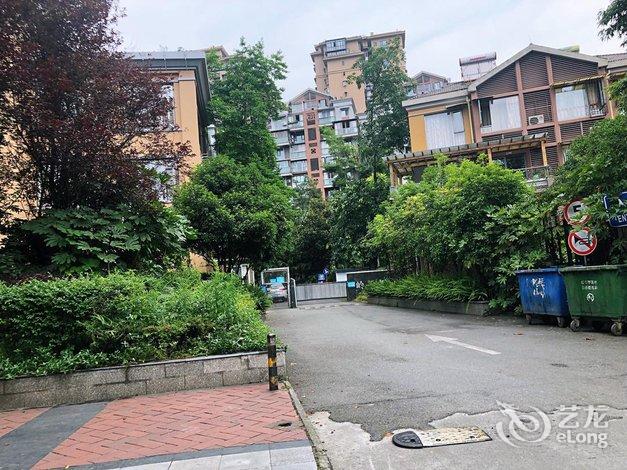 【成都堰山鸣居公寓(光明街分店)】地址:成都都江堰岭