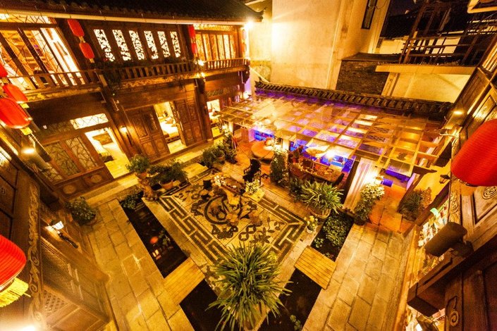 酒店 丽江酒店  丽江六扇门客栈   小艺正在努力为您加载中.
