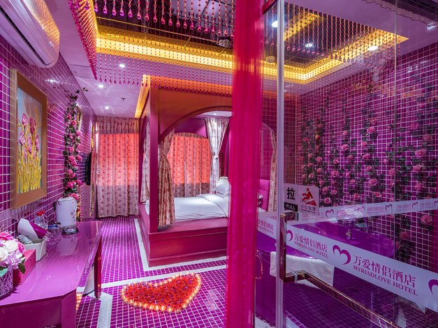 万爱情侣酒店(青岛李村步行街店)