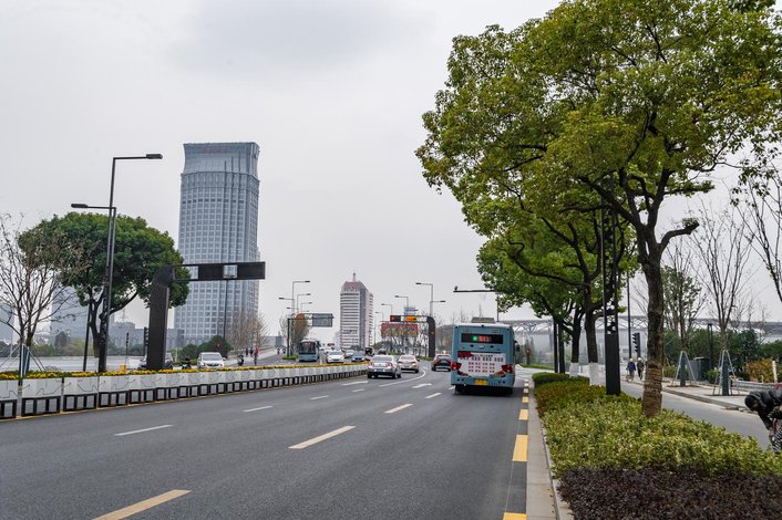 【长兴朋来聚精品酒店】地址:雉城镇明珠路345号5楼 艺龙旅行网