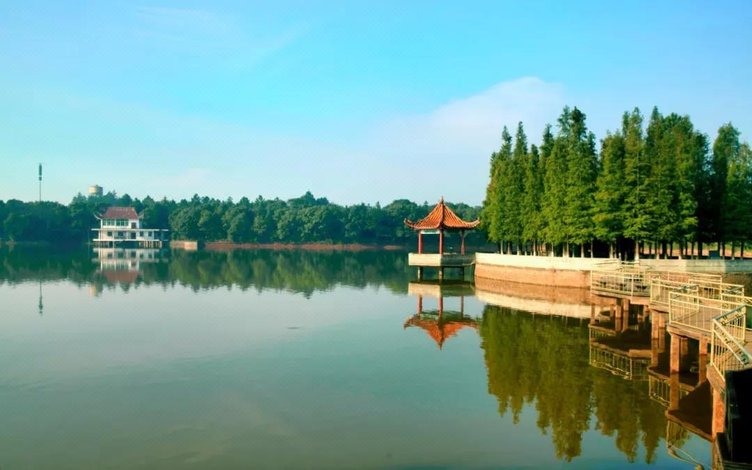 【南昌县白浪湖度假村】地址:黄马乡凤凰沟风景区白浪湖培训中心 –