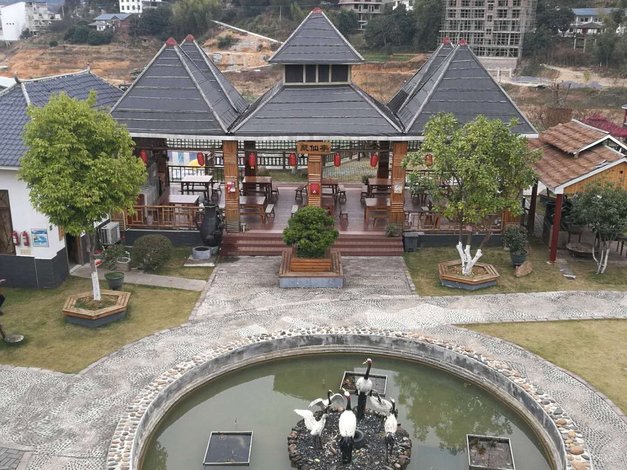资兴东江湖依朵云度假山庄(原黄草旅游度假村)