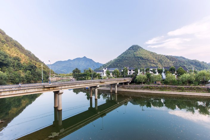 【桐庐稻花岸香客栈】地址:分水镇大路村 – 艺龙旅行