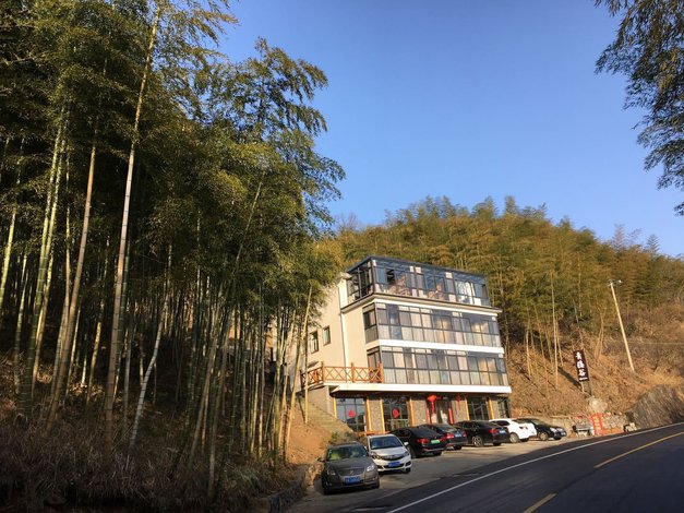 【安吉青静谷民宿】地址:天荒坪镇大溪村香炉山自然村 艺龙旅行网