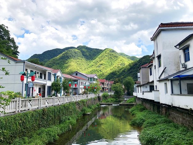 【安吉悦溪里民宿】地址:昌硕街道双一村李村自然村246号 艺龙旅行