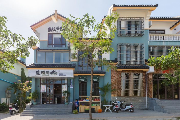 【三亚表姐美宿精品民宿】地址:龙海风情小镇m6-9 –