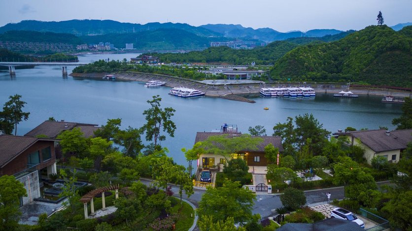 【千岛湖独岛之墅】地址:千岛湖翡翠岛别墅龙鼎7幢101 艺龙旅行网