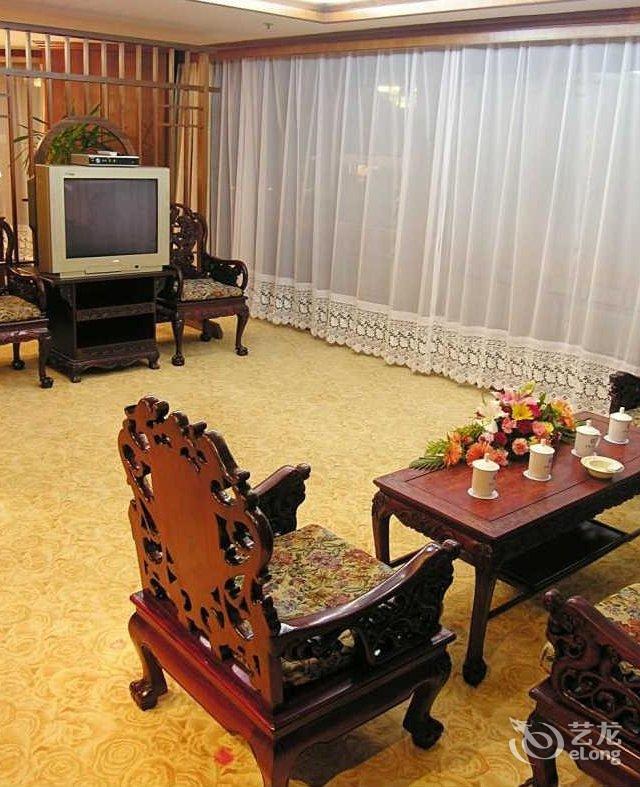 1305693*评论青岛建银大酒店:酒店的装修很古