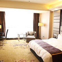 【岳阳普罗旺斯假日酒店】地址:青年东路富兴