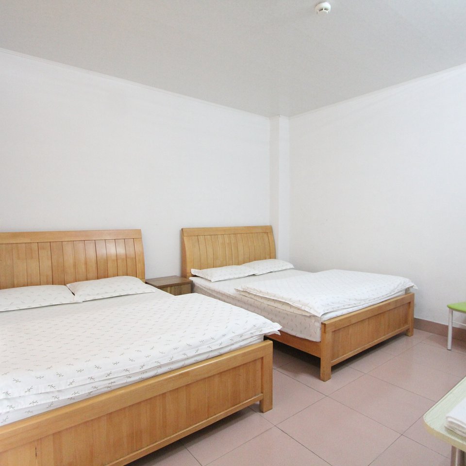 南京西路698号附近宾馆