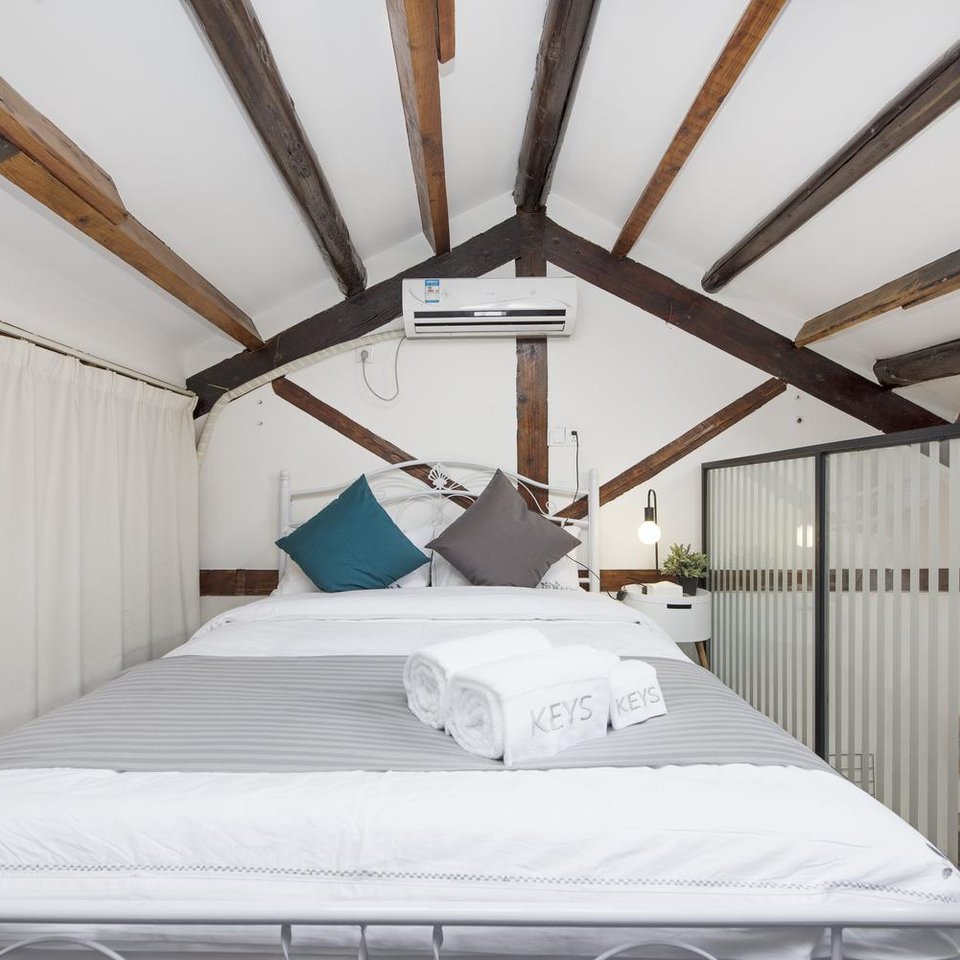 巨鹿路700号附近宾馆