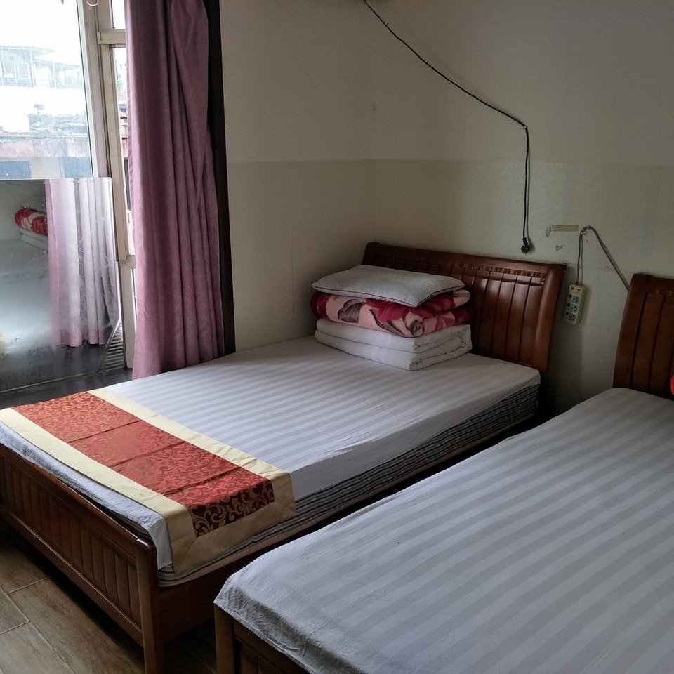 新南门汽车站附近宾馆