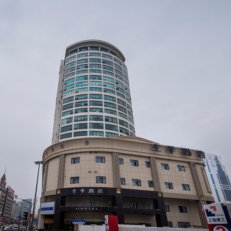 黄河路与南京西路交叉口附近宾馆